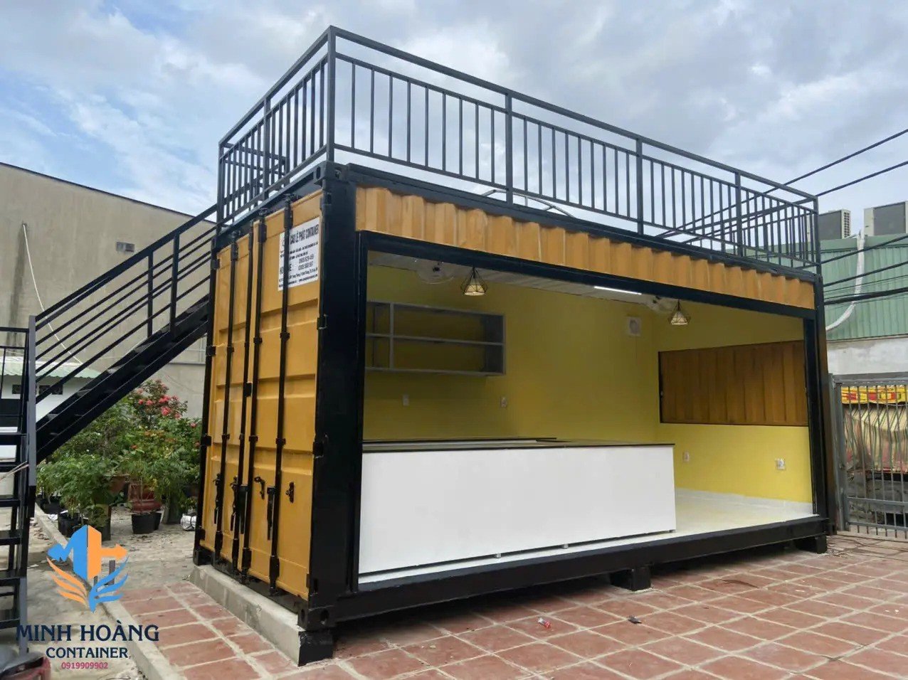 Container Cafe Sân Thượng 20 Feet Sang Trọng: Quầy Bar Chữ L Và Hệ Thống Đèn Decor
